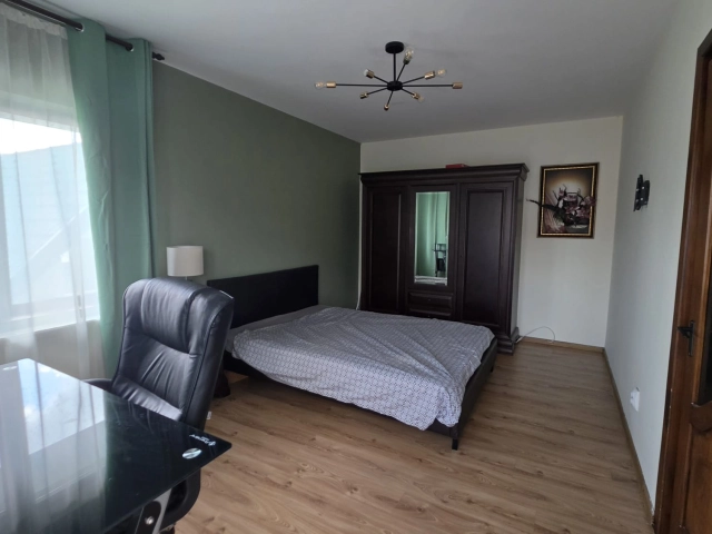 Apartament 4 camere - Tatarasi