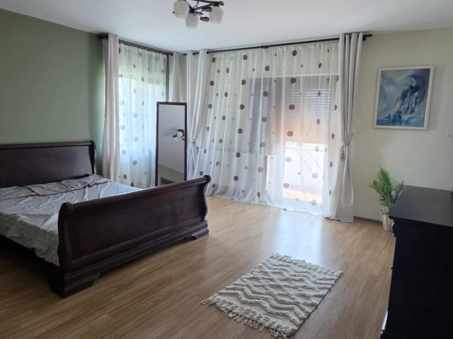 Apartament 4 camere - Tatarasi